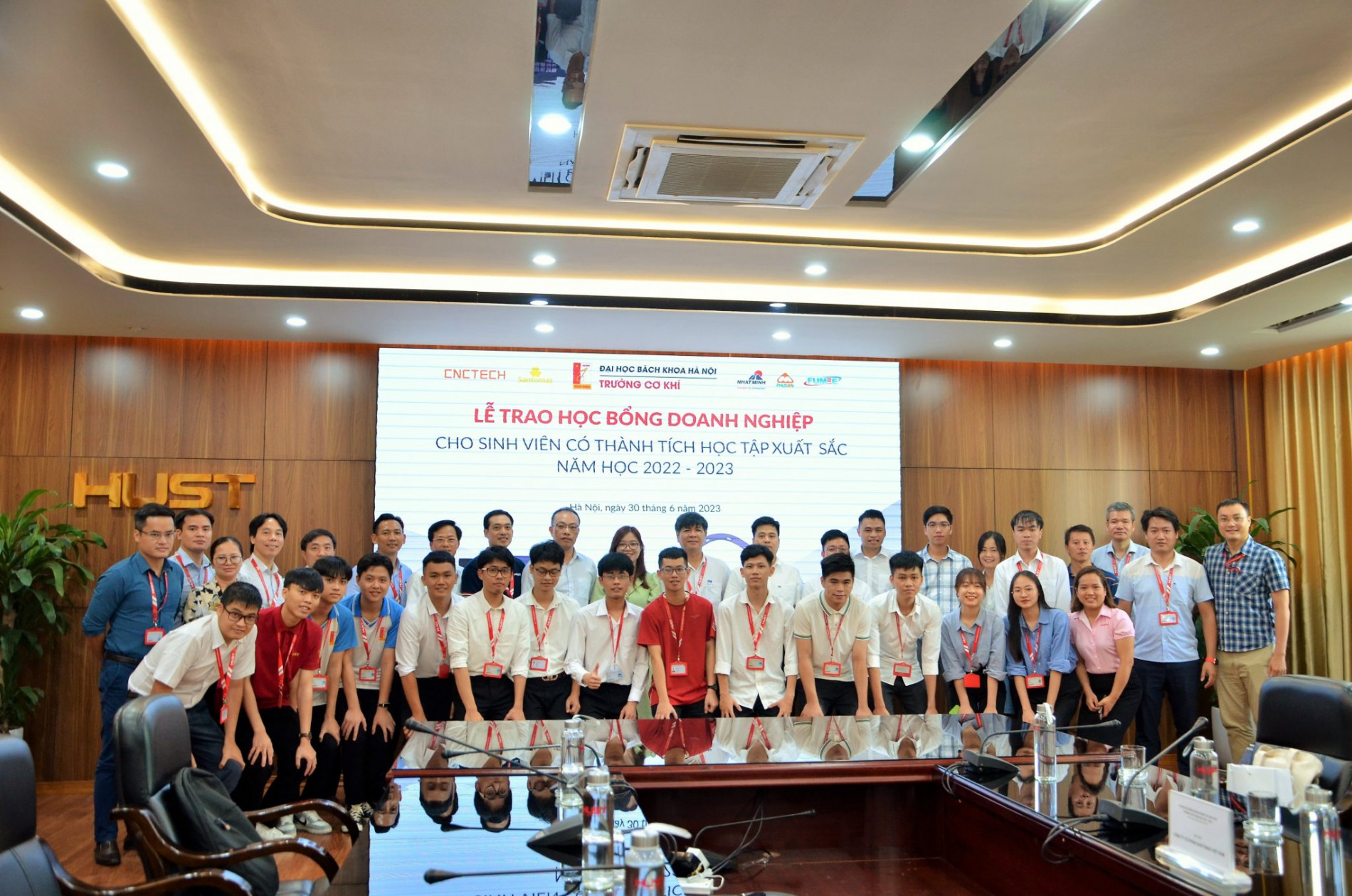 DSC 0205aa 2048x1357