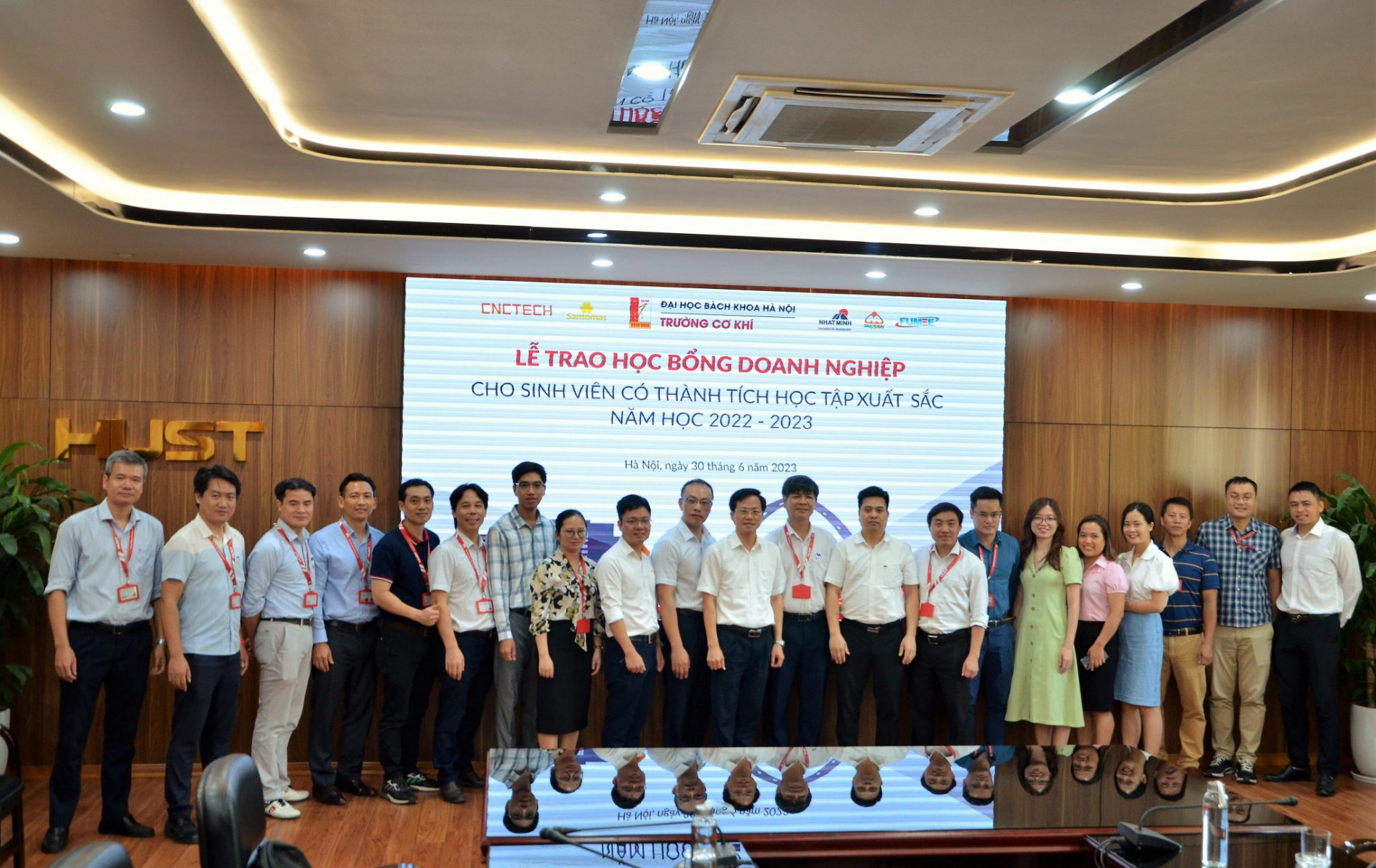 DSC 0218aa 2048x1292