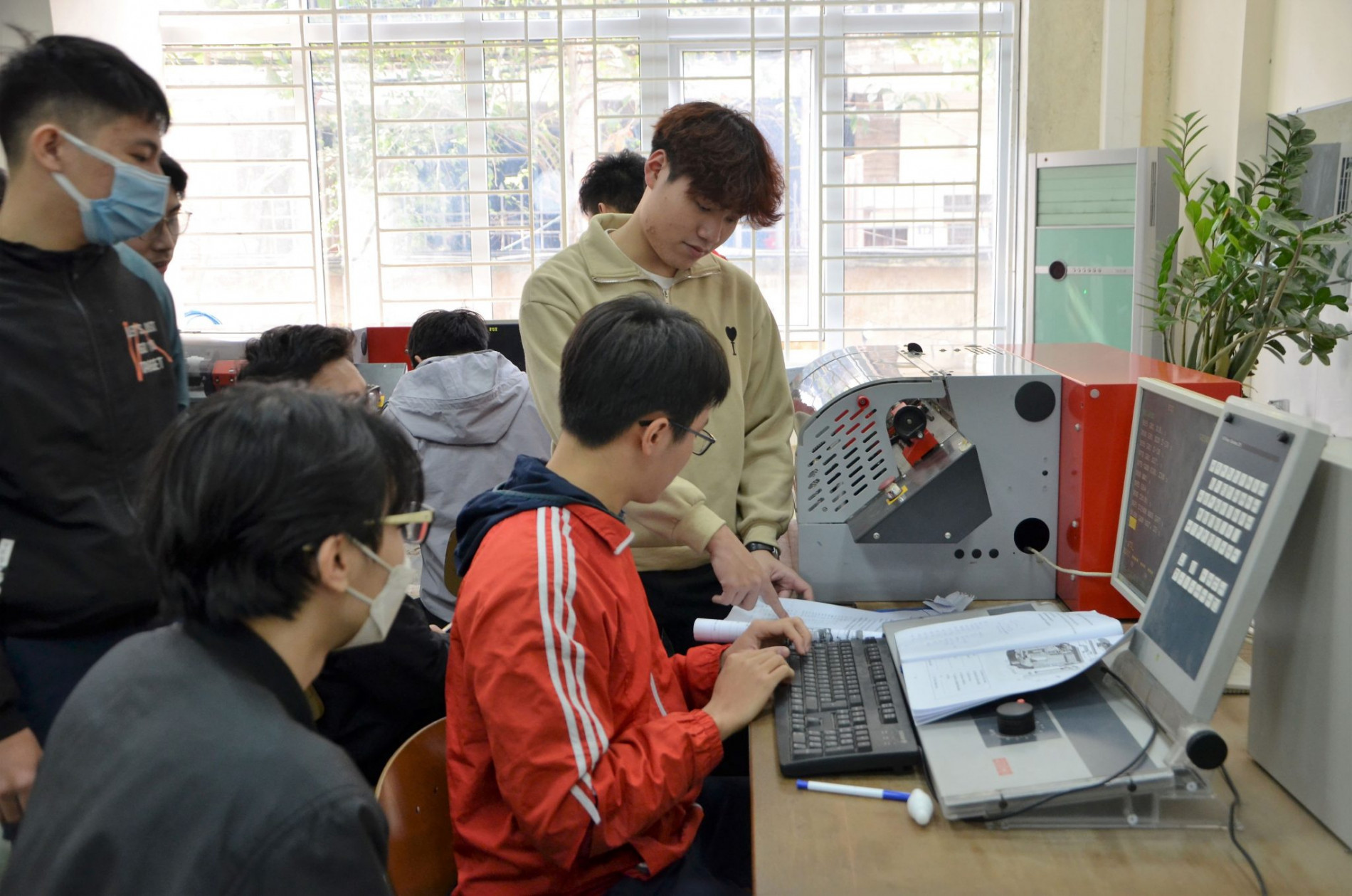 DSC 0170sa 2048x1356